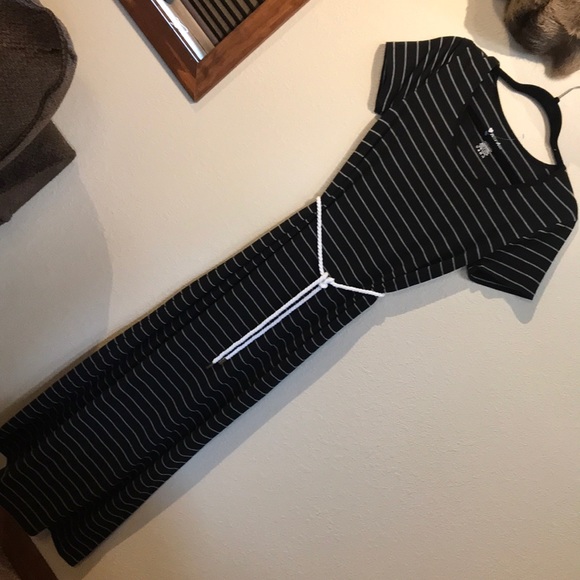 ❤️ 5/$20 bundle deal ❤️ Maxi dress NWOT - Picture 2 of 5